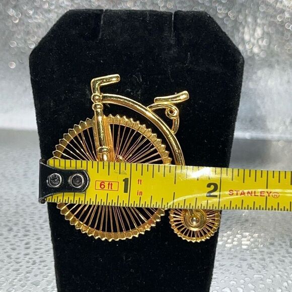 Vintage MONET Bicycle Brooch Gold Tone Old Fashioned Bike Tricycle Collectable - Picture 3 of 7